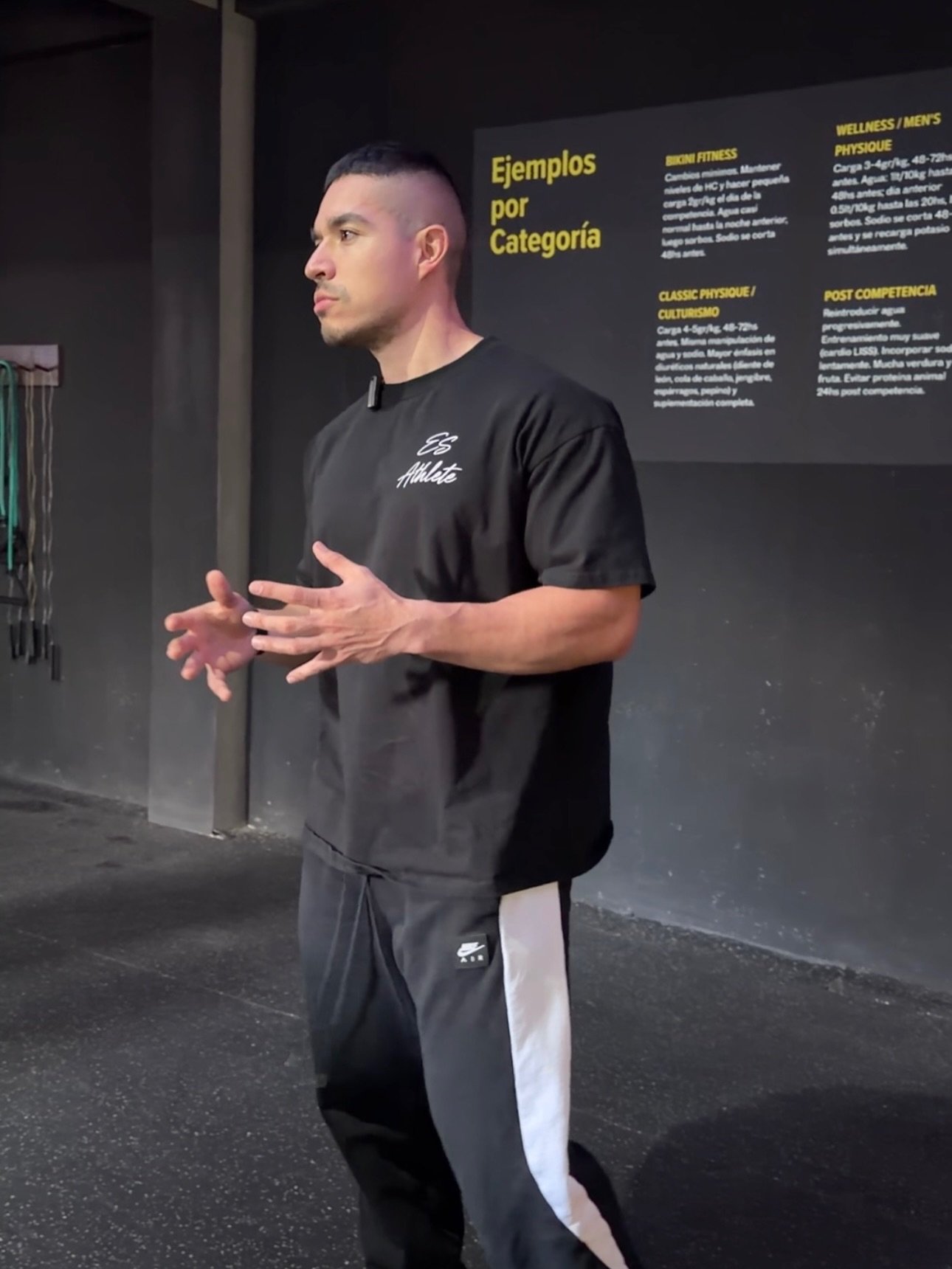 Erick Sánchez, fundador y director de Vitalia, compartiendo su experiencia en fitness